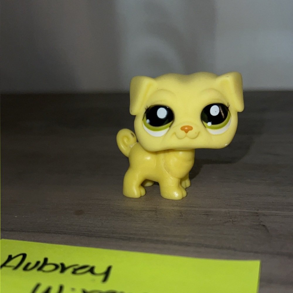 Authentic Littlest Pet Shop Yellow Pug Green Dot Blind Bag #2589